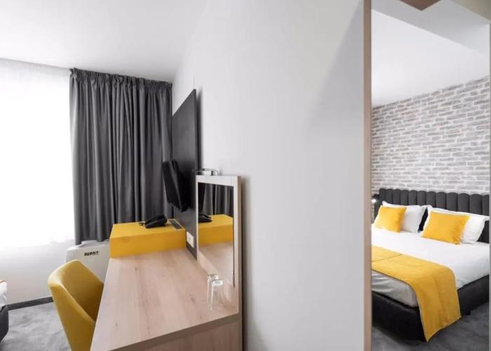Adeo Hotel