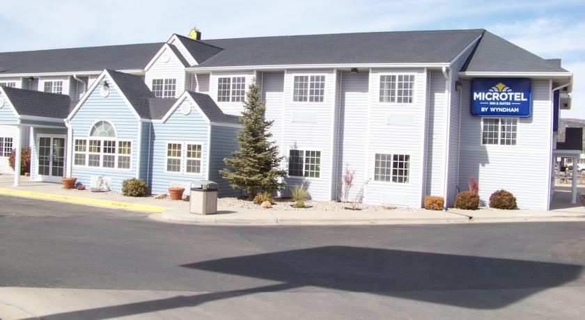 Microtel Inn & Suites Raton