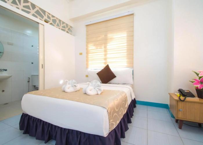 Alicia Tower Residences - Adult Only - Hostel
