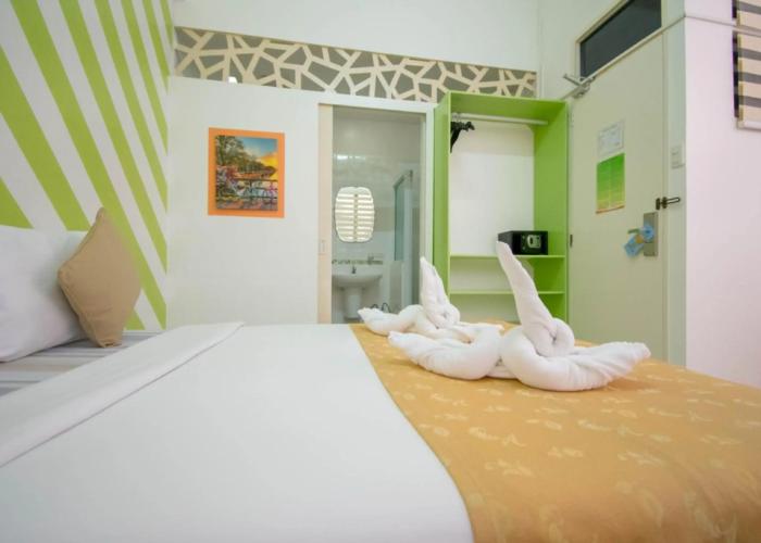 Alicia Tower Residences - Adult Only - Hostel