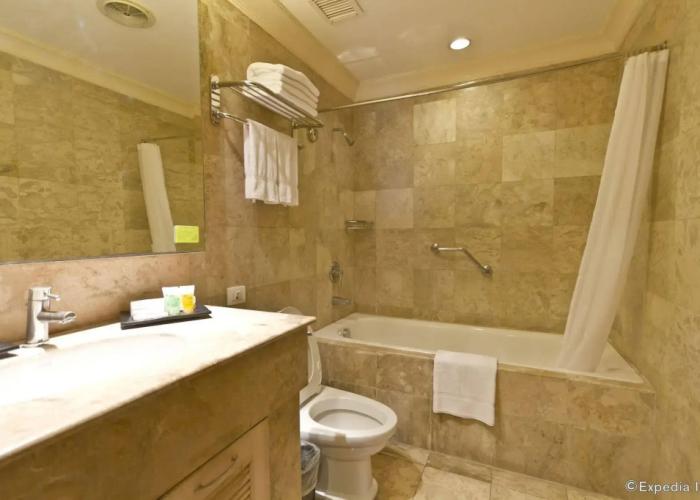 Crown Regency Suites & Residences - Mactan