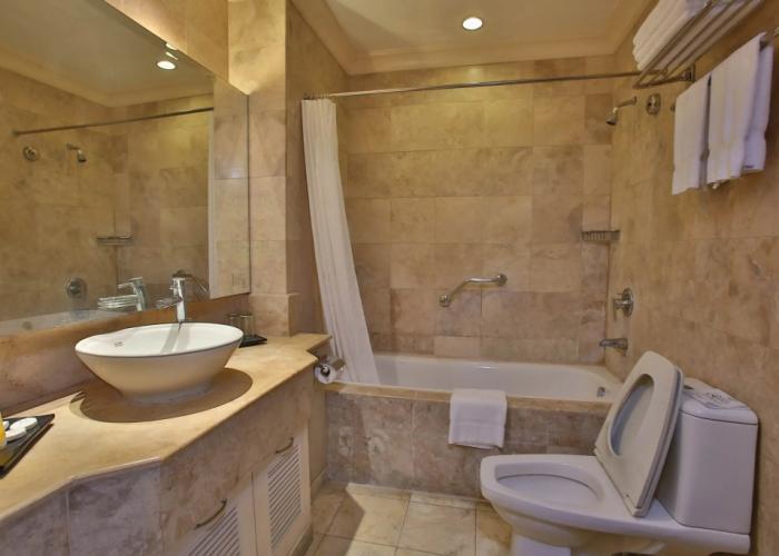 Crown Regency Suites & Residences - Mactan