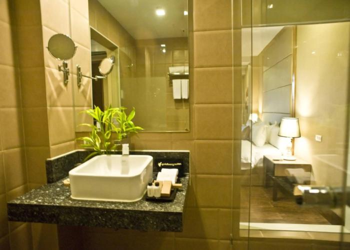 Goldberry Suites & Hotel Mactan