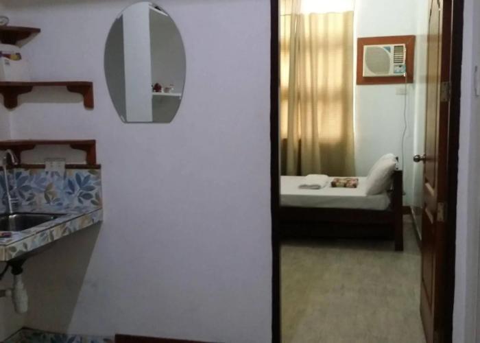 Rooms 498 Hostel