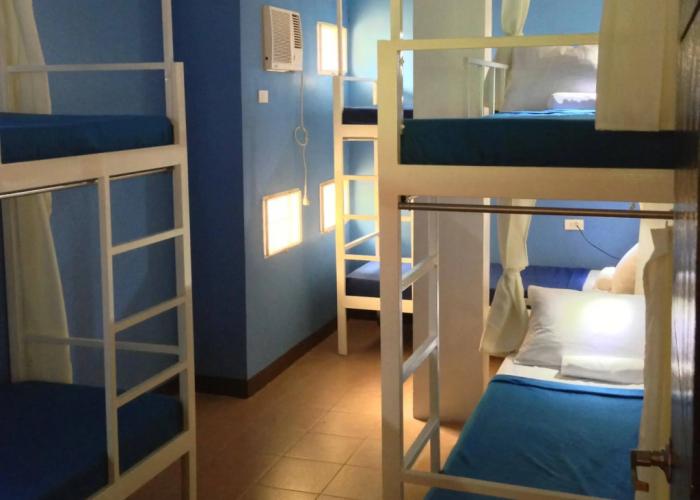 Crossroads Hostel Manila
