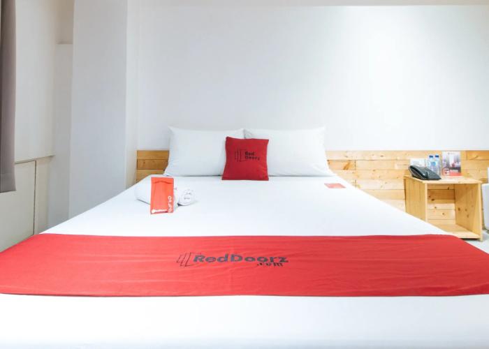 RedDoorz Plus @ Boni Avenue Mandaluyong