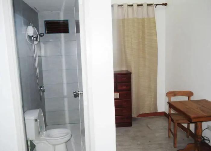 ROOMS498 - Hostel