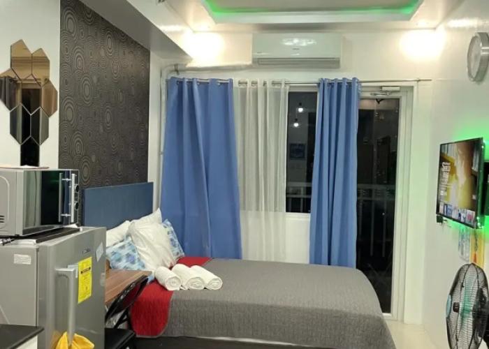 Condo Unit With Balcony in Manila