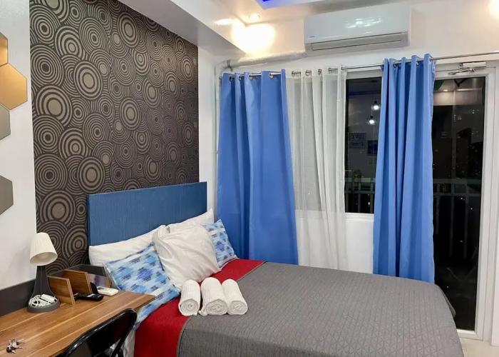 Condo Unit With Balcony in Manila