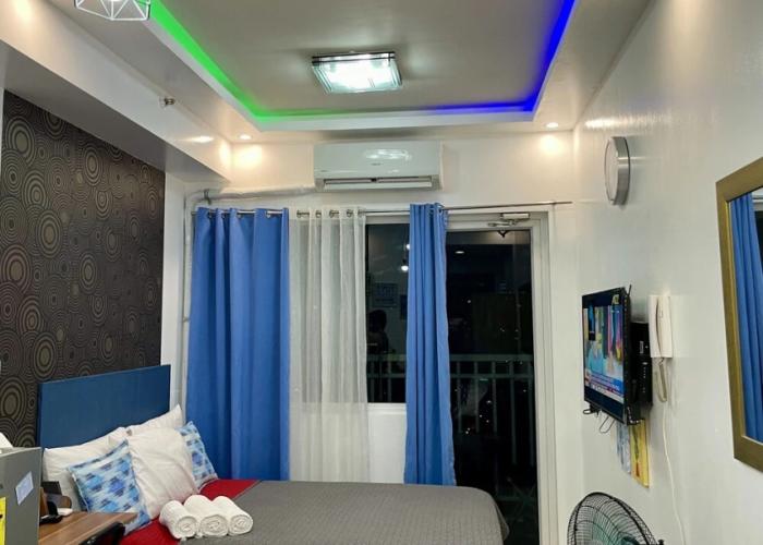 Condo Unit With Balcony in Manila