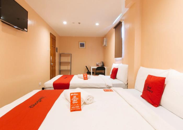 RedDoorz @ Hotel Rosemarie