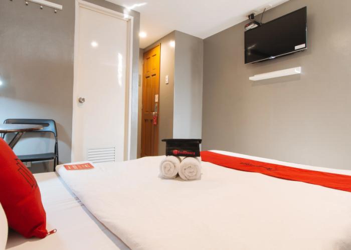 RedDoorz @ Hotel Rosemarie