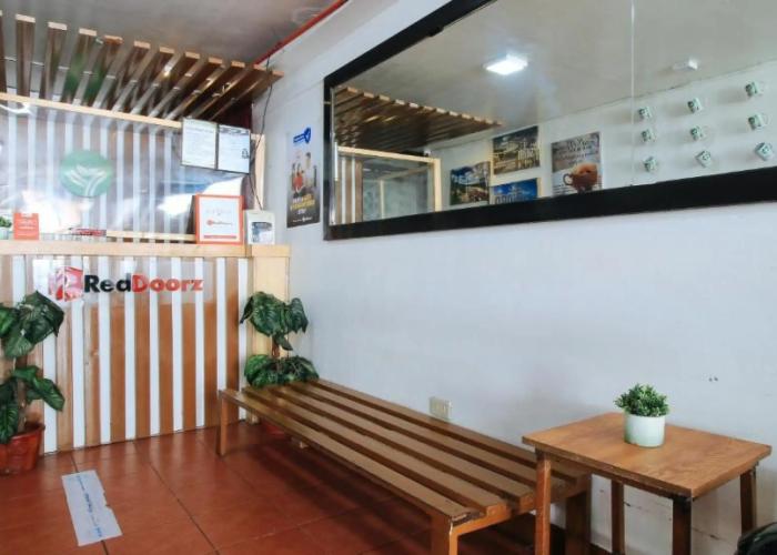 RedDoorz near OWWA Pasay