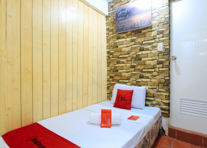 RedDoorz near OWWA Pasay