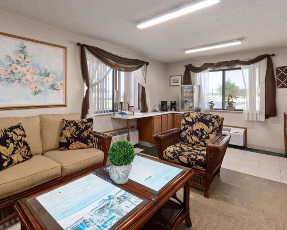 Travelodge by Wyndham Redwood Falls