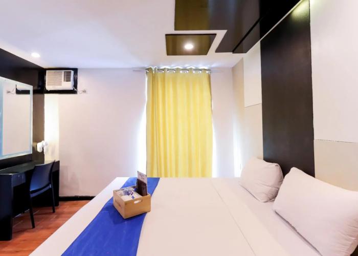 Hotel DreamWorld North EDSA