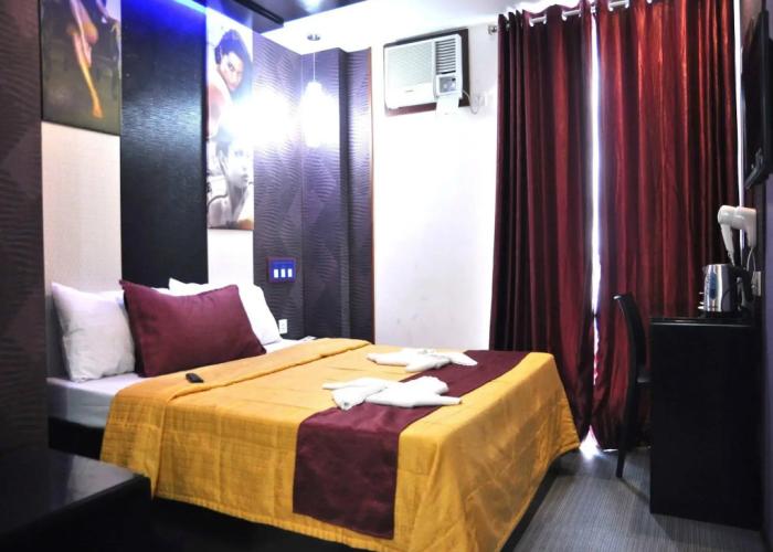 Hotel DreamWorld North EDSA