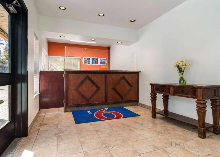 Motel 6 Surrey, BC