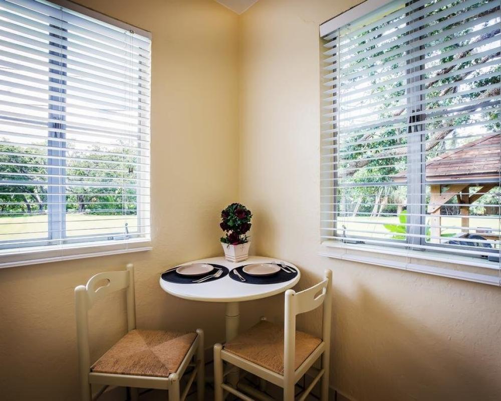 Mar Bay Motel &Suites