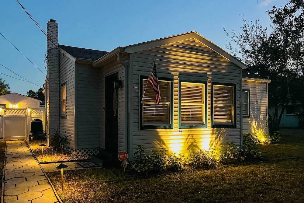 Tampa Bay Area Cottage w/ Gas Grill and Fire Pit!