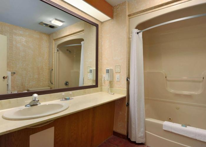 Travelodge by Wyndham Simcoe
