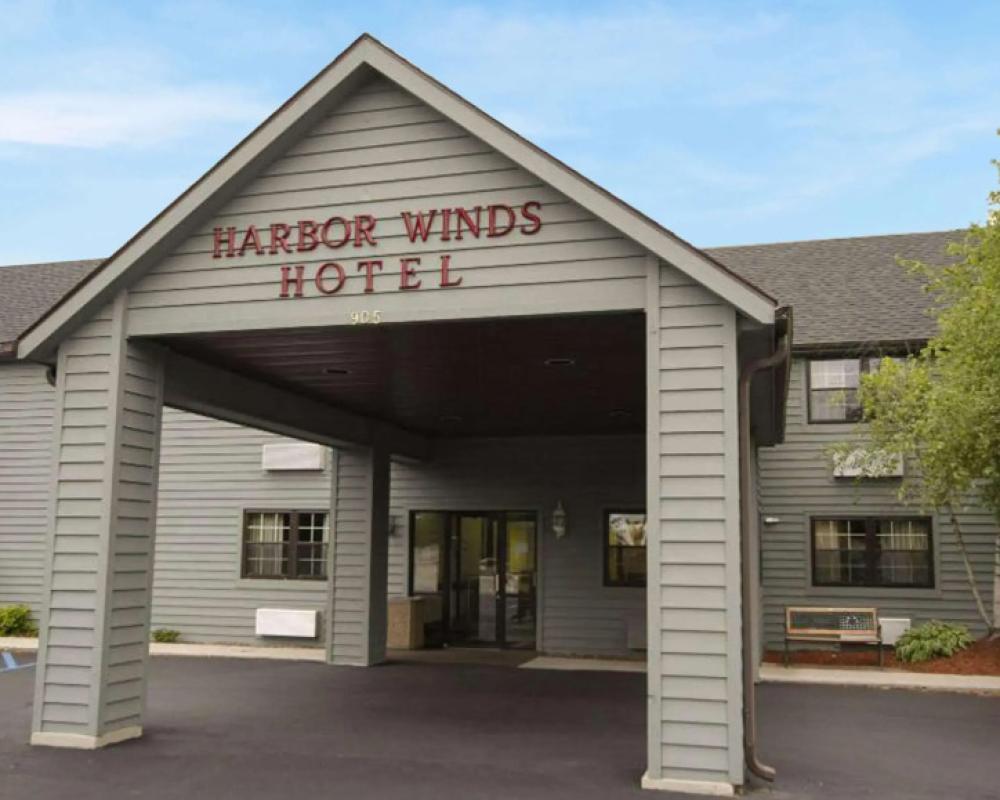 Harbor Winds Hotel