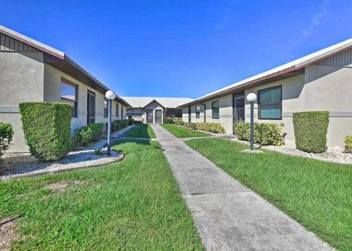 Grill, Lanai & Pool Access: Charming Sebring Villa