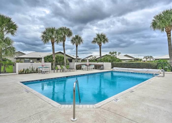 Grill, Lanai & Pool Access: Charming Sebring Villa