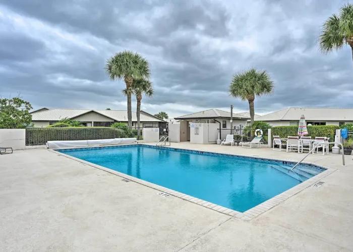 Grill, Lanai & Pool Access: Charming Sebring Villa