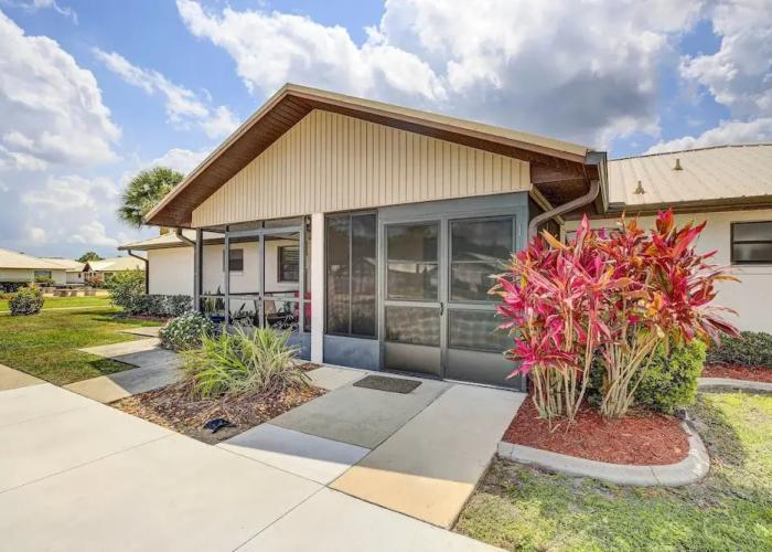 Screened Patio & Grill at Sebring Resort Community