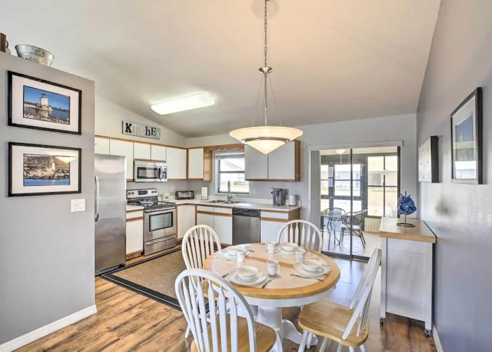 Screened Patio & Grill at Sebring Resort Community