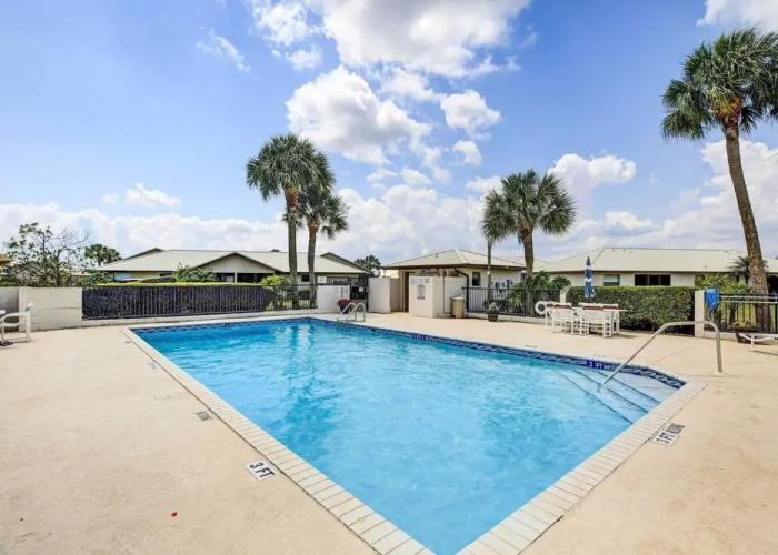 Screened Patio & Grill at Sebring Resort Community