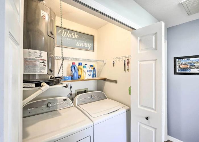 Screened Patio & Grill at Sebring Resort Community