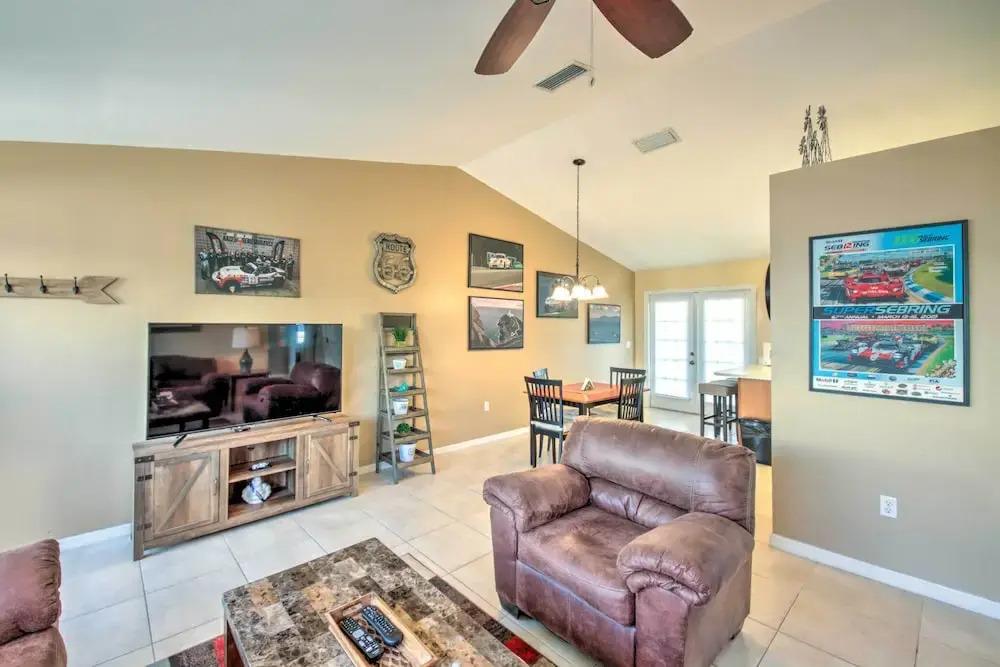 фото Screened Porch + Pool Access: Cozy Sebring Condo