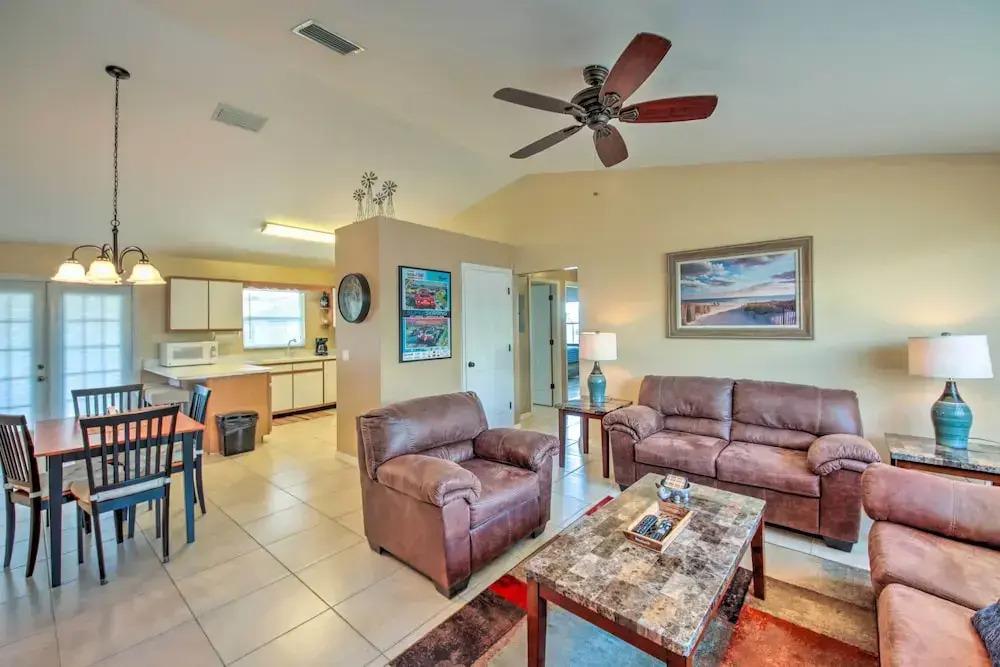 фото Screened Porch + Pool Access: Cozy Sebring Condo