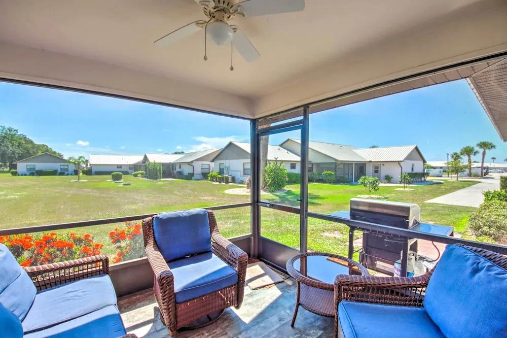фото Screened Porch + Pool Access: Cozy Sebring Condo