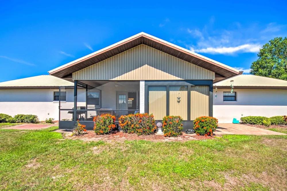 фото Screened Porch + Pool Access: Cozy Sebring Condo