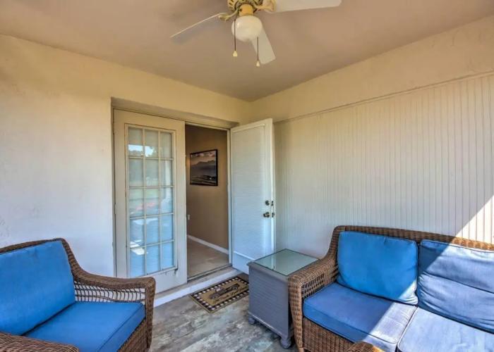 Screened Porch + Pool Access: Cozy Sebring Condo