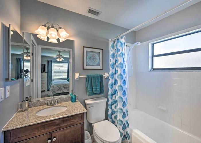 Condo w/ Screened-in Porch, 1 Mi to Sebring Golf!