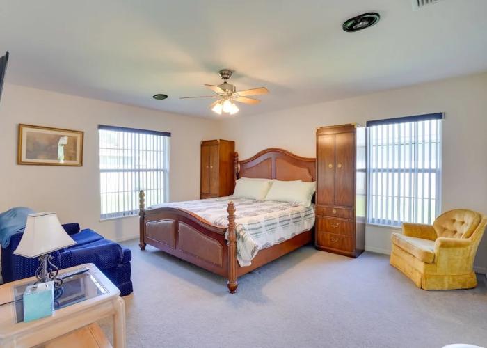 Walk to Lake: Home w/ Screened Porch in Sebring!