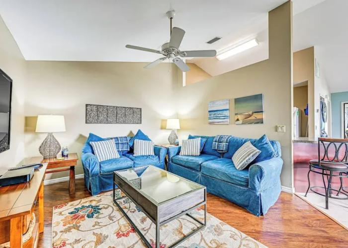 Sunny Canal-view Villa w/ Lanai in Sebring!