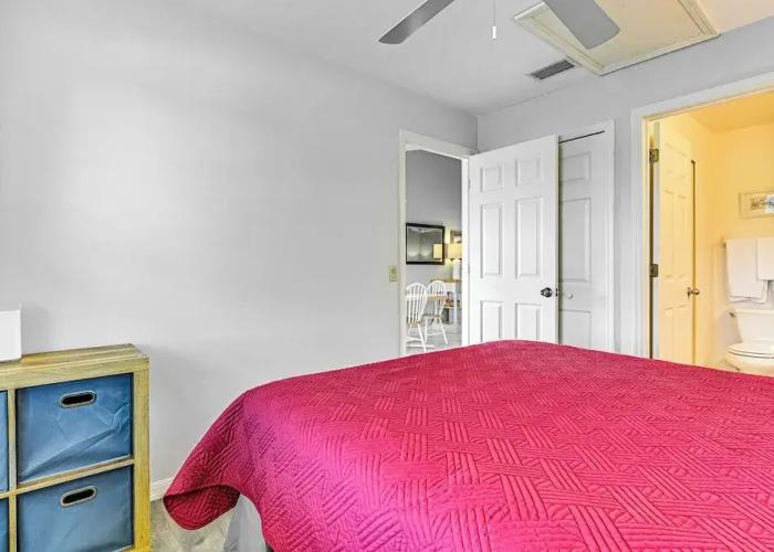 Sunny Canal-view Villa w/ Lanai in Sebring!