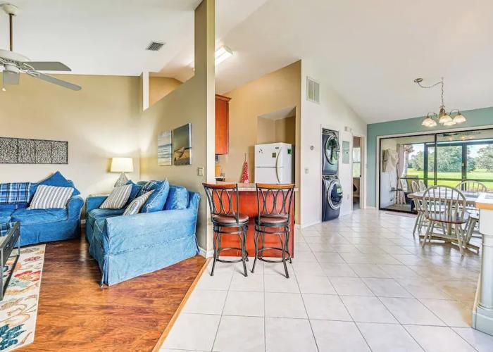 Sunny Canal-view Villa w/ Lanai in Sebring!