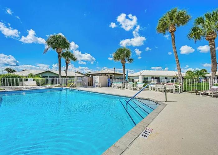Sunny Canal-view Villa w/ Lanai in Sebring!