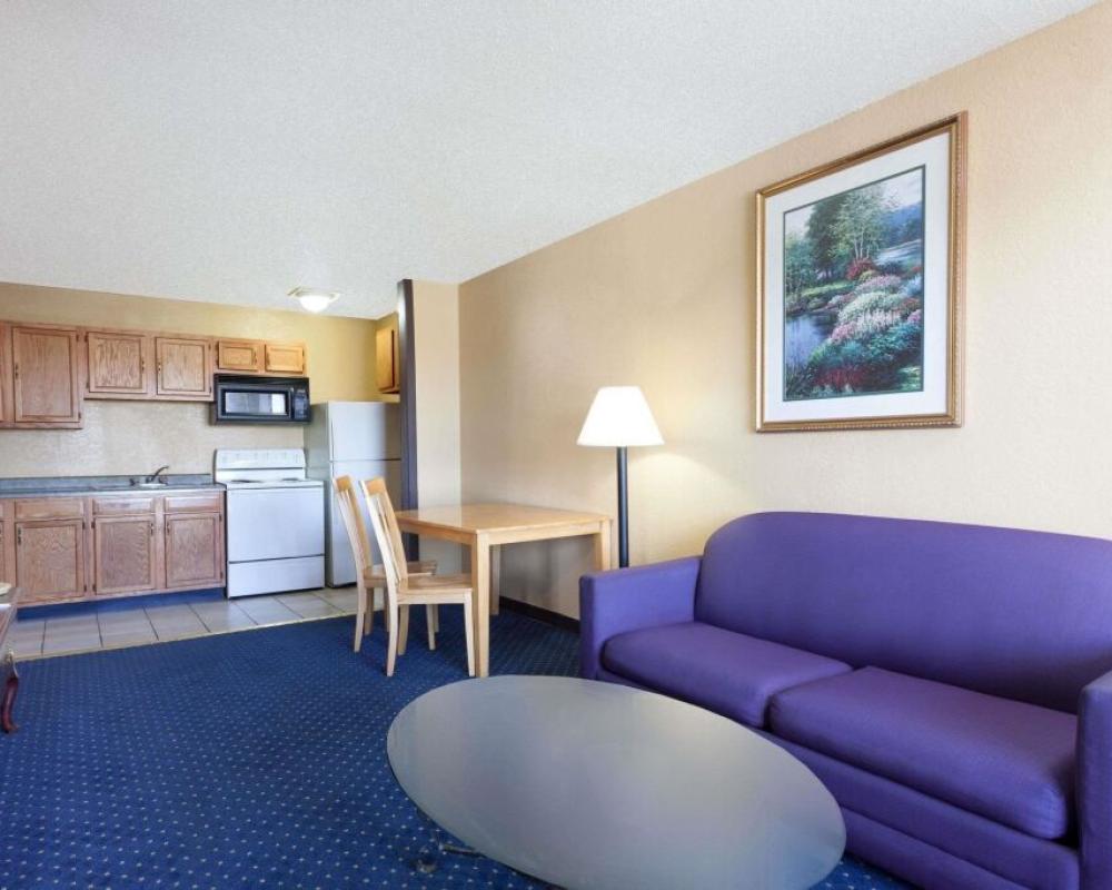 Travelodge by Wyndham Seymour