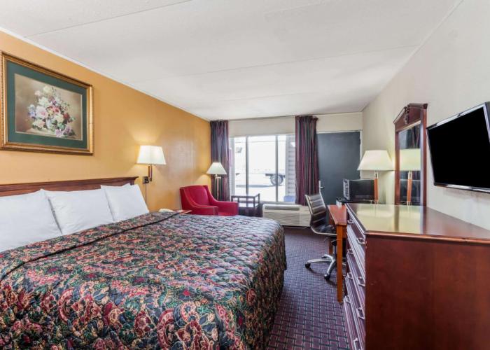 Days Inn by Wyndham Seymour