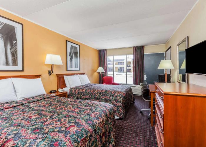 Days Inn by Wyndham Seymour