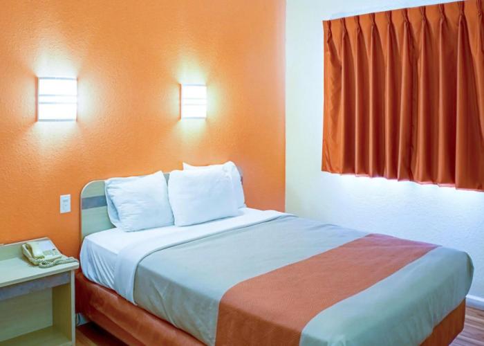 Motel 6 Seymour, IN - North