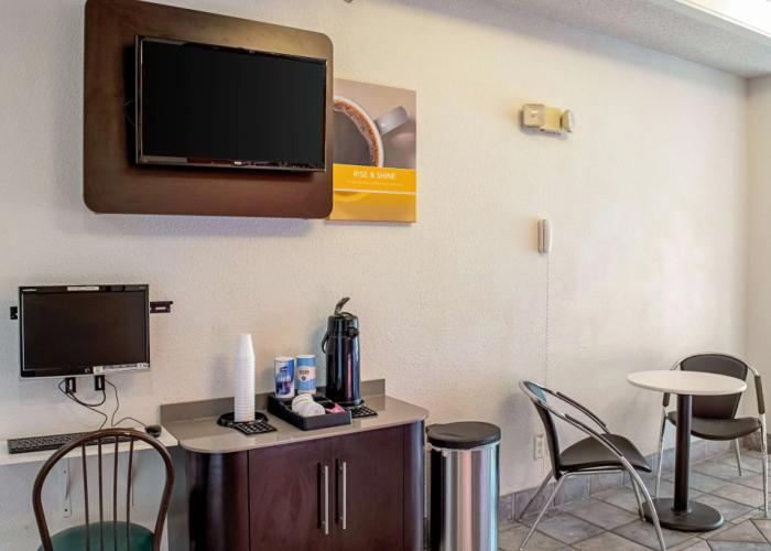 Motel 6 Seymour, IN - North