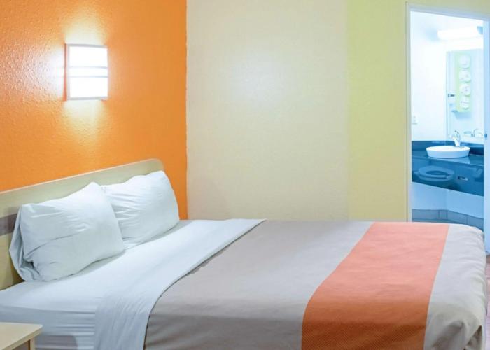 Motel 6 Seymour, IN - North